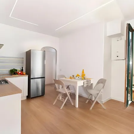 Center Luxury 1 Апартаменты *